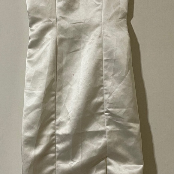 Elegant White Satin Prom Dress - Picture 1 of 3